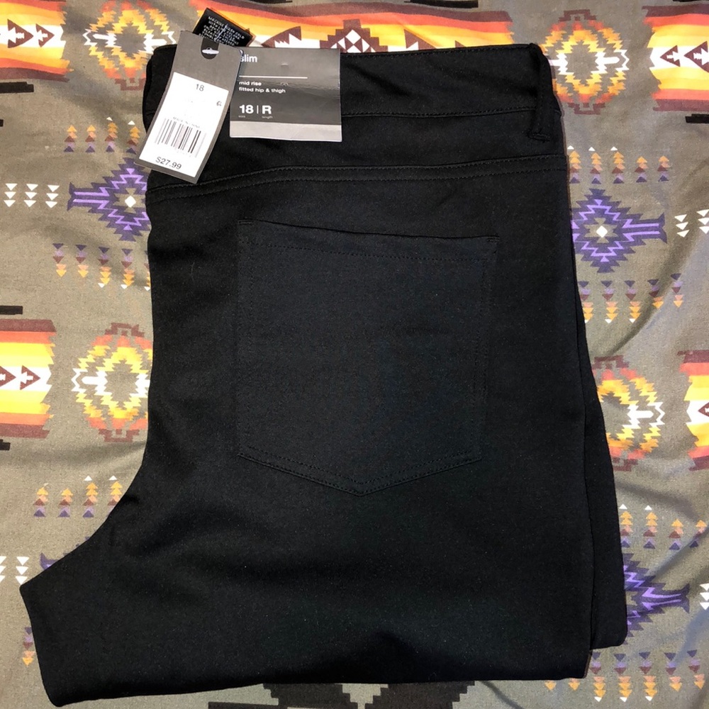Black mid rise pants